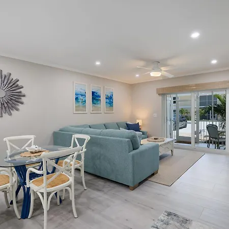 Serene Ground Floor Residence In Exclusive Villa Sanibel, Steps To Beach